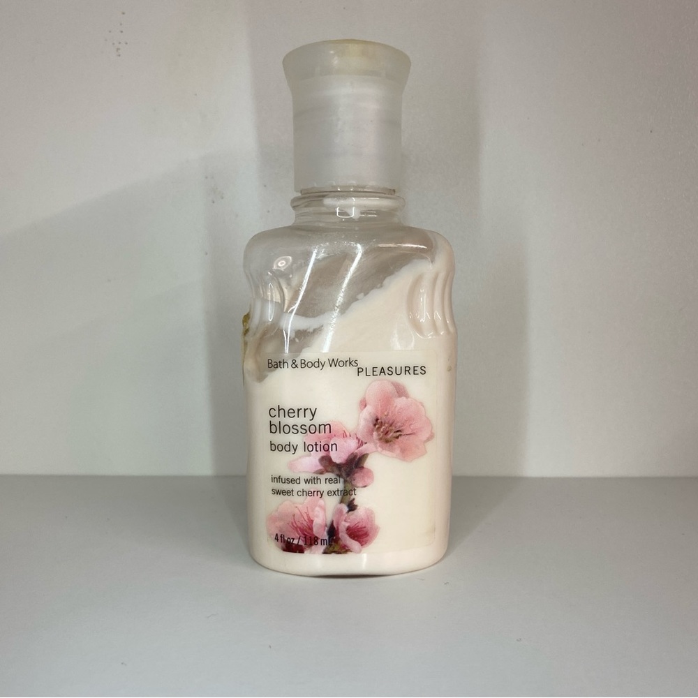 Vintage Bath & Body Works Cherry Blossom Body Lotion Cream Early 2000’s - Picture 2 of 3